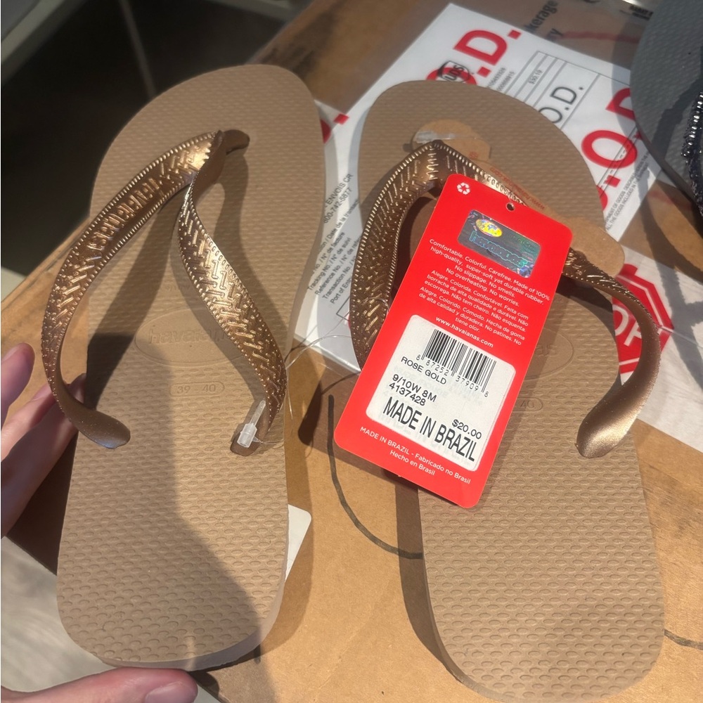 NWT HAVIANAS TAN SANDALS SZ W9